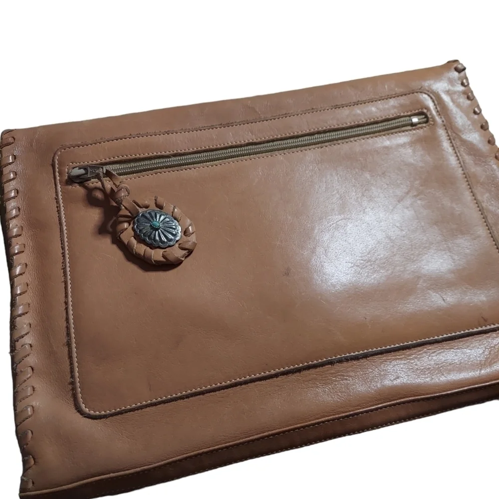 Myers tan clutch‎